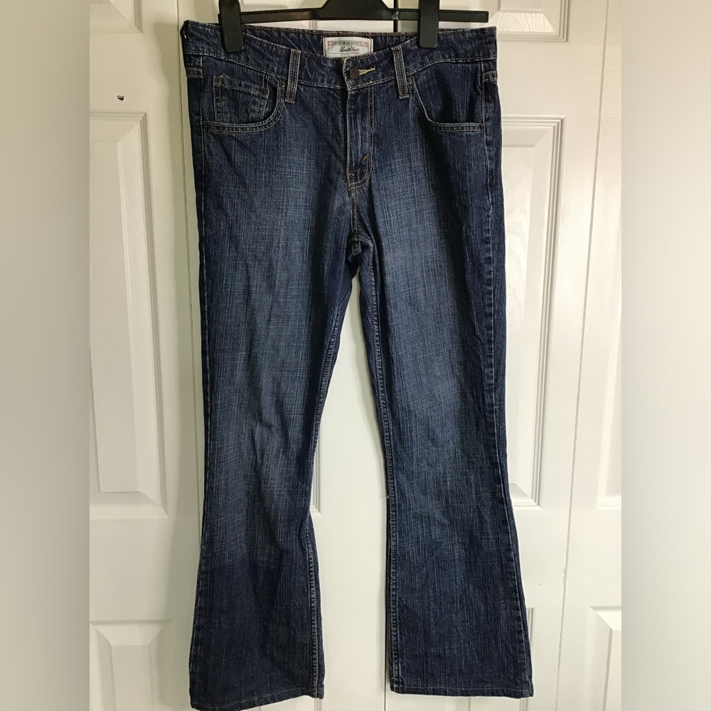 Levis Signature Jeans Womens Sz 8M Misses Low Rise Bootcut Stretch